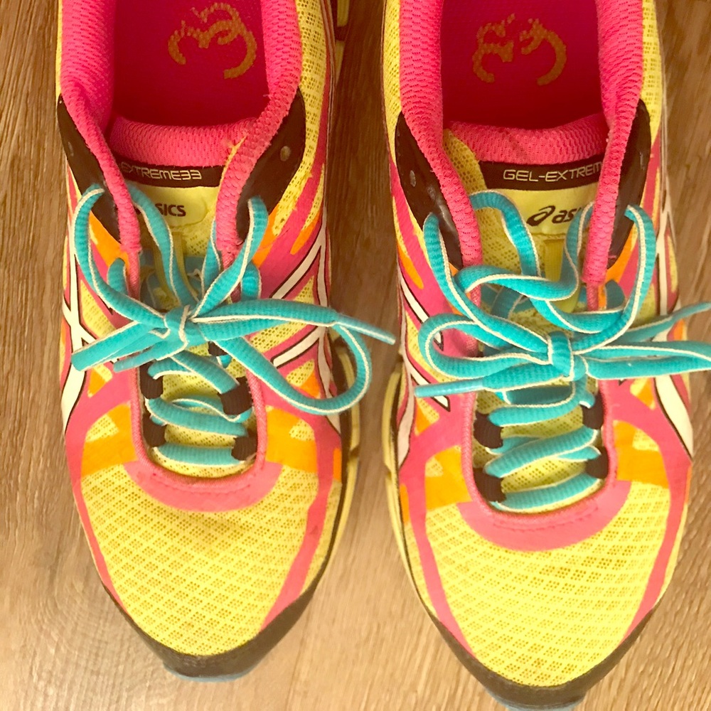 ASICS tennis shoes 7.5